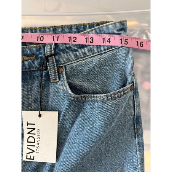 Evidnt Women's Essen Relaxed Raw Hem Jeans Size 28 Light Wash - Picture 4 of 10